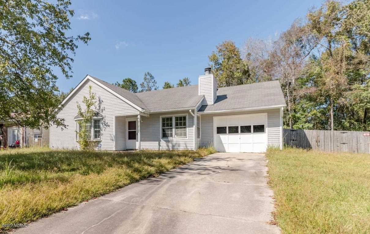 Home For Sale At 100 Hampton Court, Jacksonville NC in ...