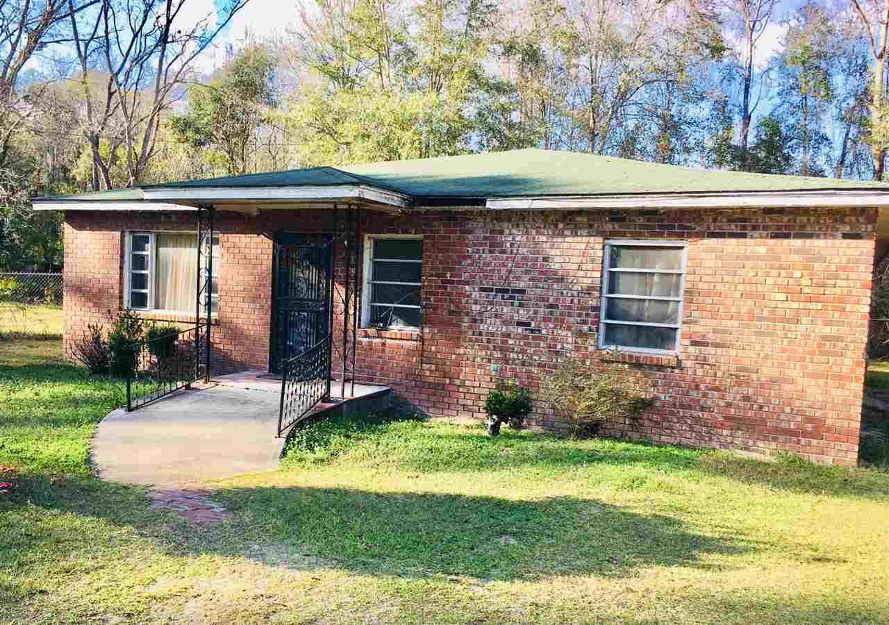 207 South Avenue Gretna, FL 32332 in