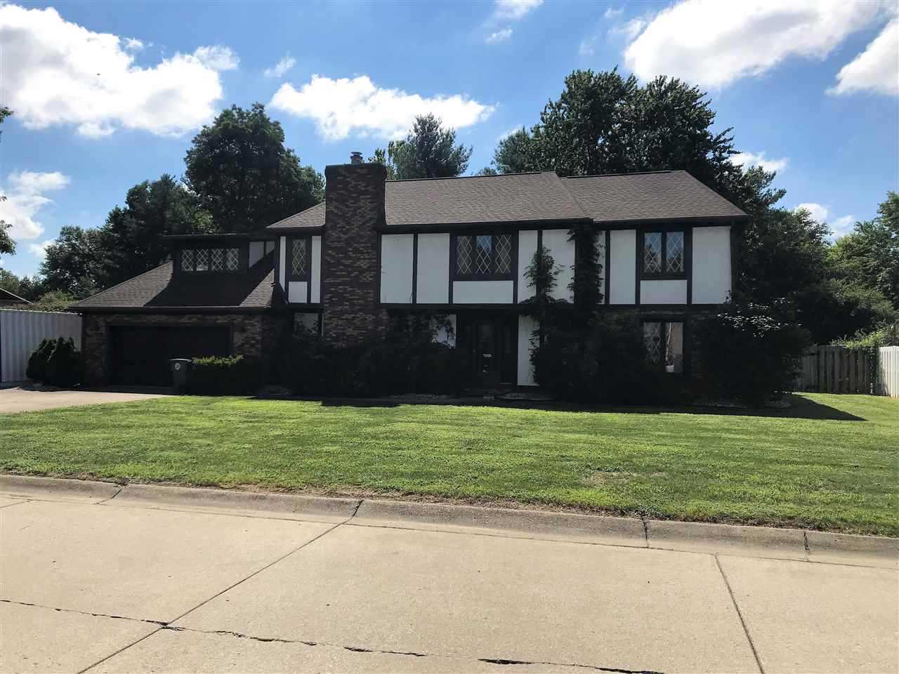 1124 BROOKSHIRE Drive Evansville, IN 47715 | MLS 201833478 Photo 1