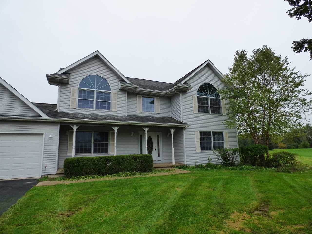 703 Suzanne Ct Spring Grove, IL 60081 | MLS 10257976 Photo 1