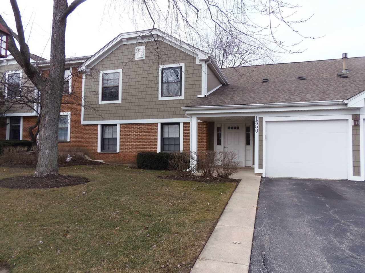 1550 7 Pines Rd #D2 Schaumburg, IL 60193 | MLS 10170318 Photo 1