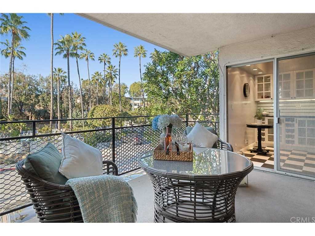 289 S Barrington Avenue #A203, Los Angeles, CA 90049 | MLS #SB19017865 Photo 1