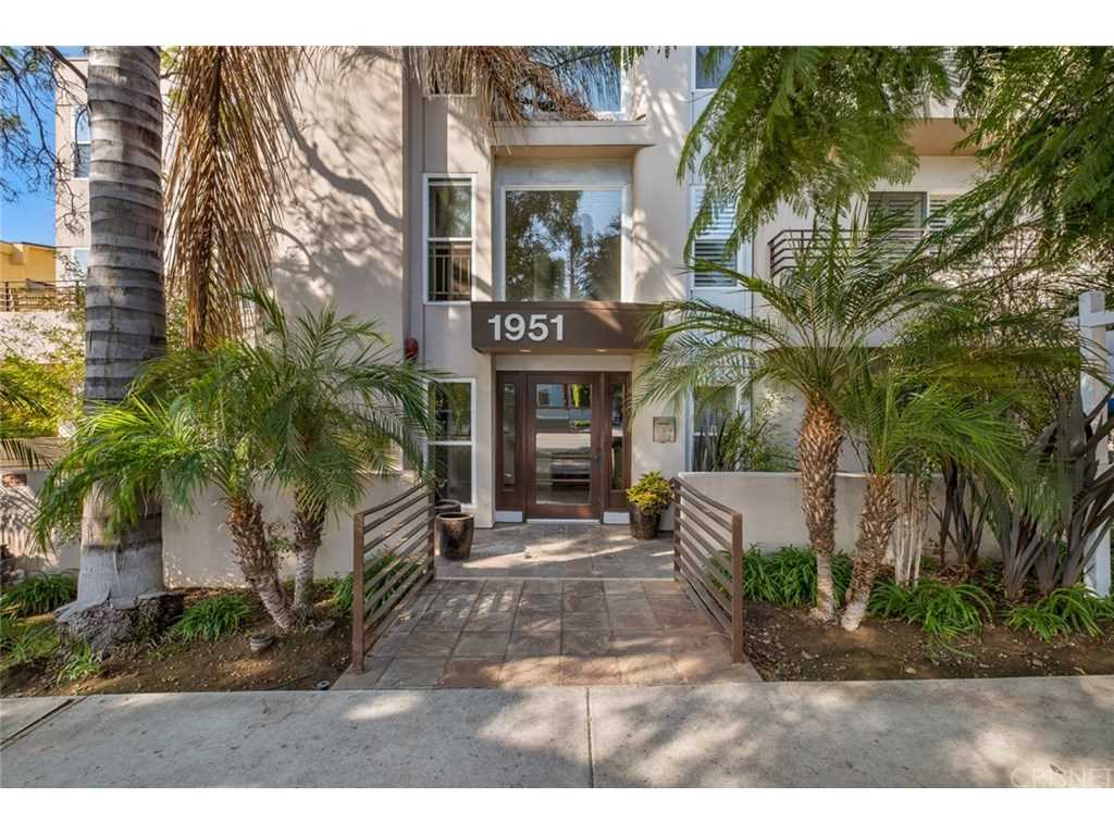 1951 N Beachwood Drive #206, Hollywood Hills, CA 90068 | MLS #SR19026272 Photo 1