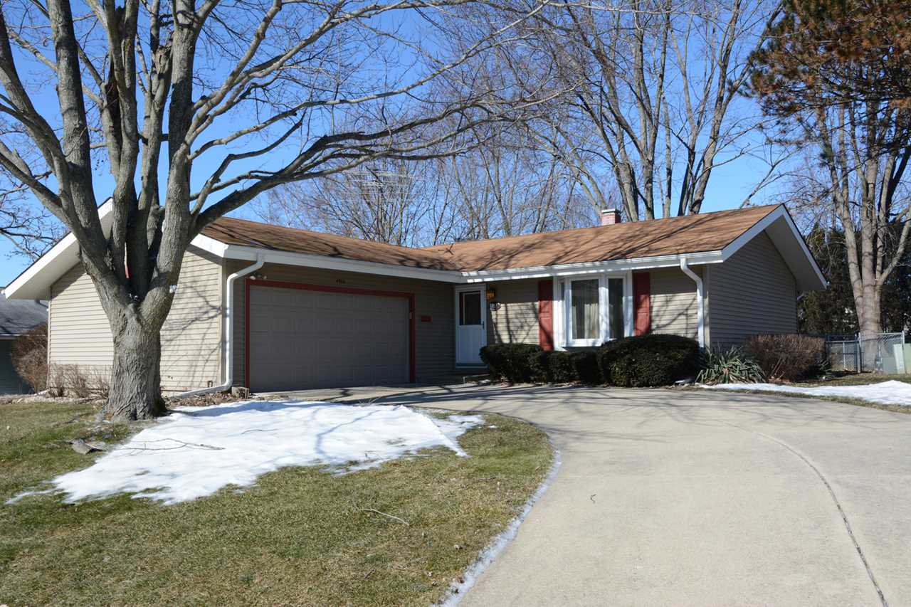 4918 W Oakwood Dr Mchenry, IL 60050 | MLS 10268811 Photo 1