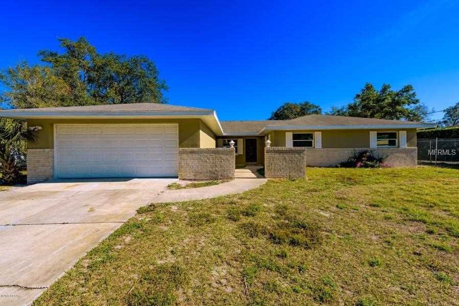 2032 Dumas Drive Deltona, FL 32738 | MLS V4905597 Photo 1
