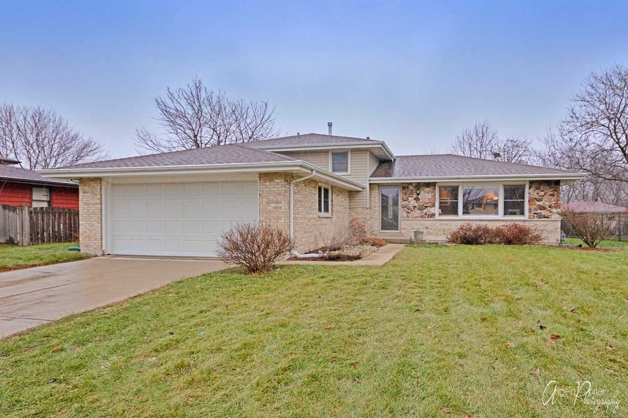 3841 N Galesburg Ct Arlington Heights, IL 60004 | MLS 10269725 Photo 1