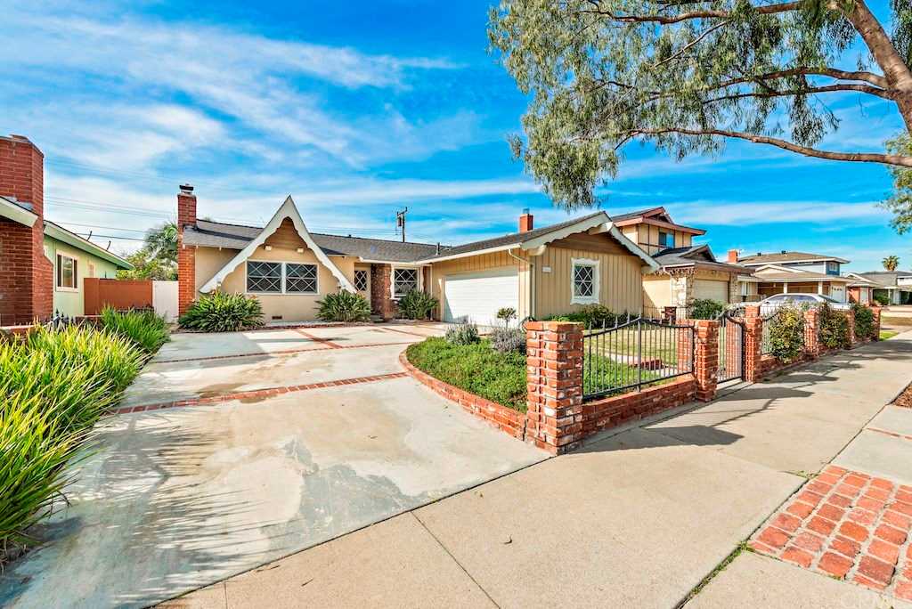 15861 Wicklow Lane Huntington Beach, CA 92647 | MLS LG19020586 Photo 1