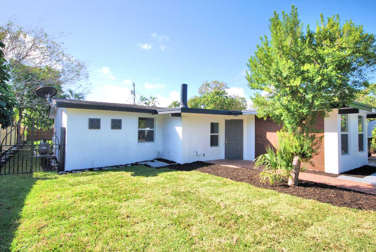 362 Glouchester Street Boca Raton, FL 33487 - MLS# RX-10503879 | BocaRatonRealEstate.com Photo 1