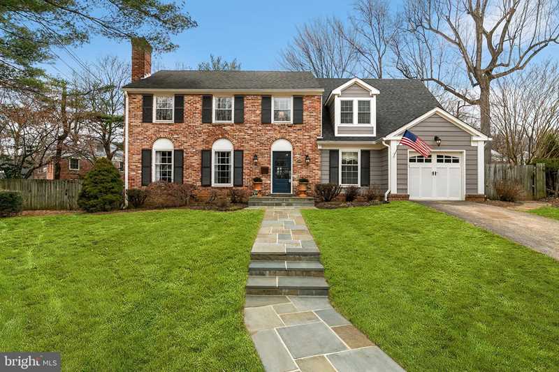 11302 Rolling House Rd Rockville, MD 20852 | MLS ® MDMC573140 Photo 1