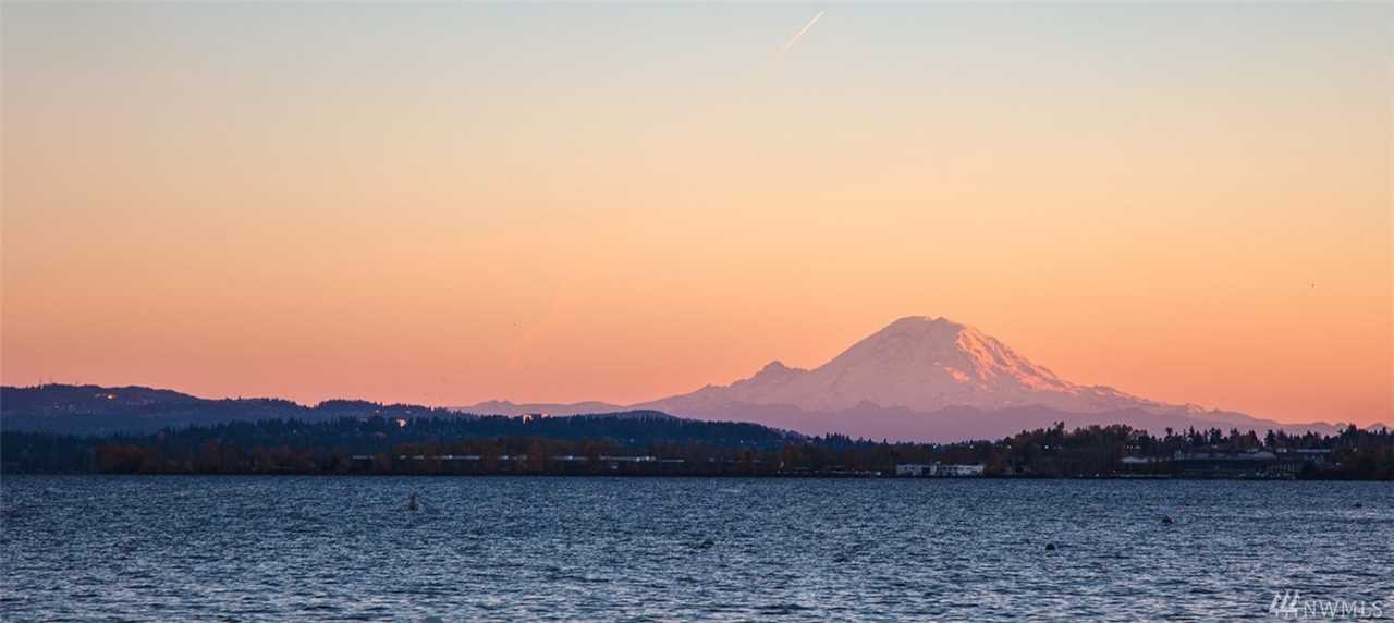 11940 Riviera Place NE Seattle, WA 98125 | MLS ® 1402578 Photo 1