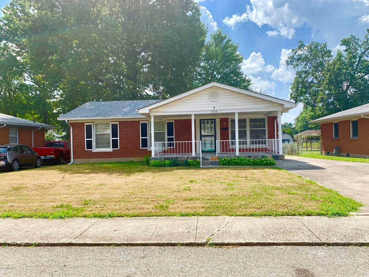 3708 E Indian Trail Louisville, KY 40213 1540880 Indian Forest