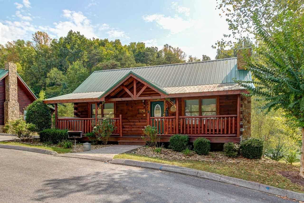 1612 Little Cabin Loop Sevierville Tn 37862 In Cabins At The