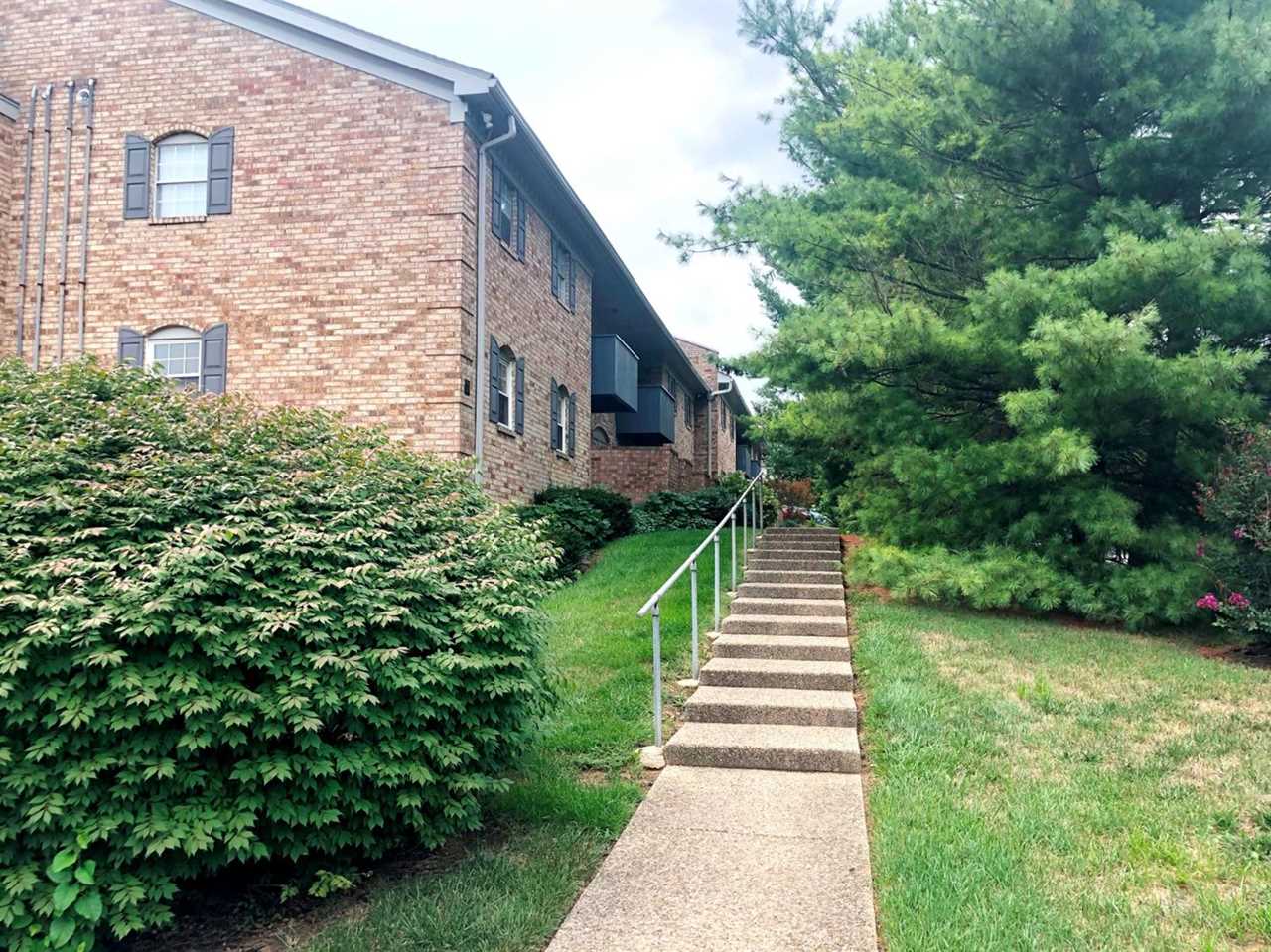 1084 Armstrong Mill Rd Lexington, KY 40517 MLS 20017400