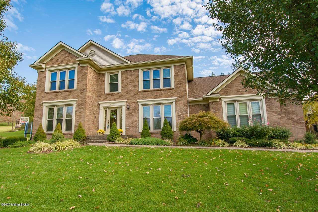 home for sale at 9511 Holiday Dr Louisville KY 40272 MLS 1574960