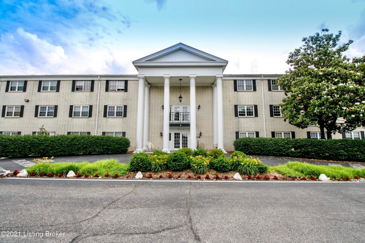 230 El Conquistador Pl Louisville, KY 40220 MLS 1587581