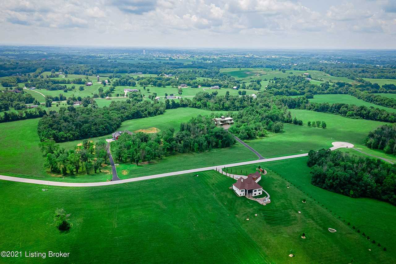 20 Derby Ln Finchville, KY 40022 1591007 Equestrian Lakes