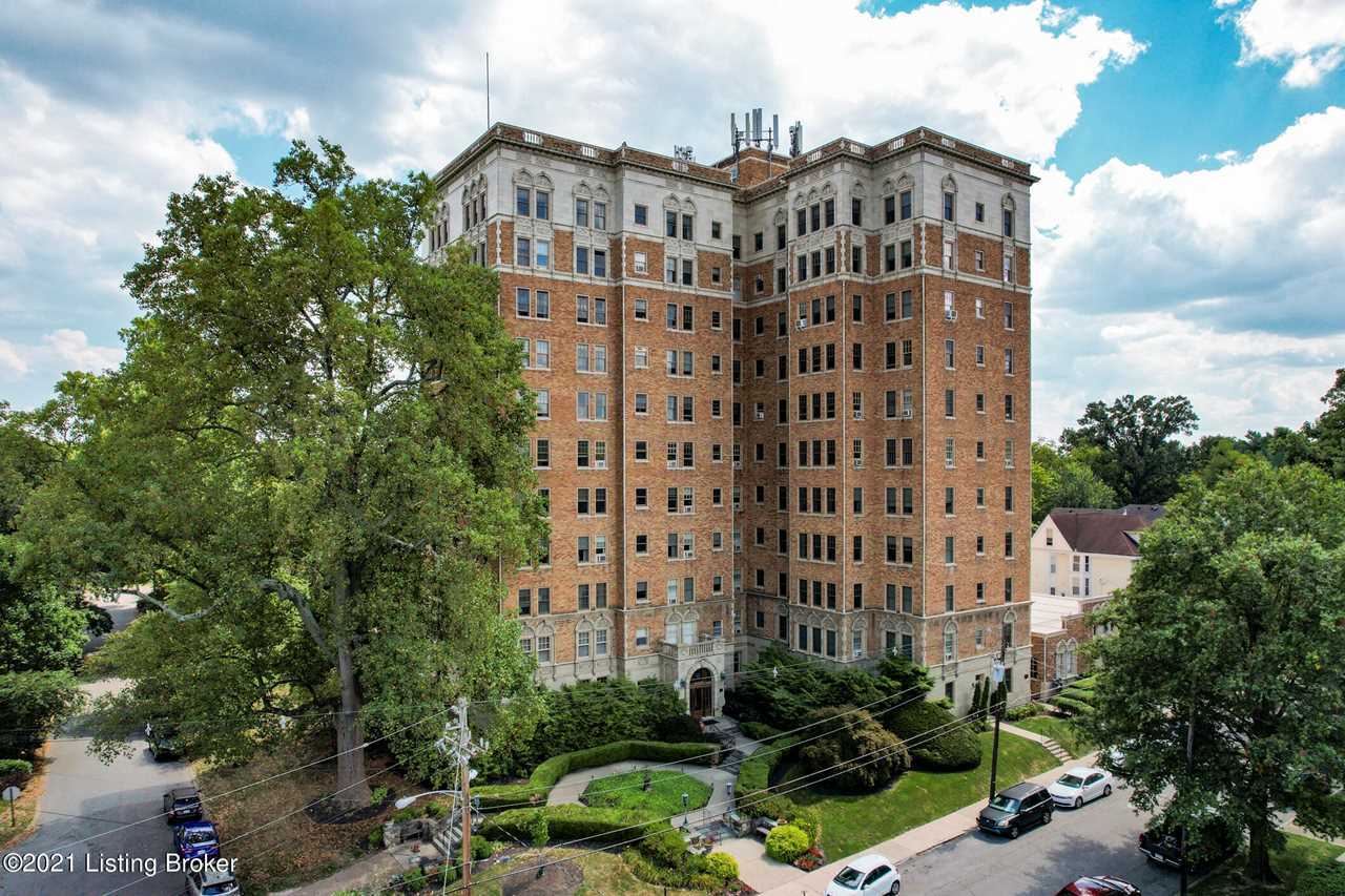 2140 Bonnycastle Ave 2G, Louisville, KY 40205 The Commodore 125,000