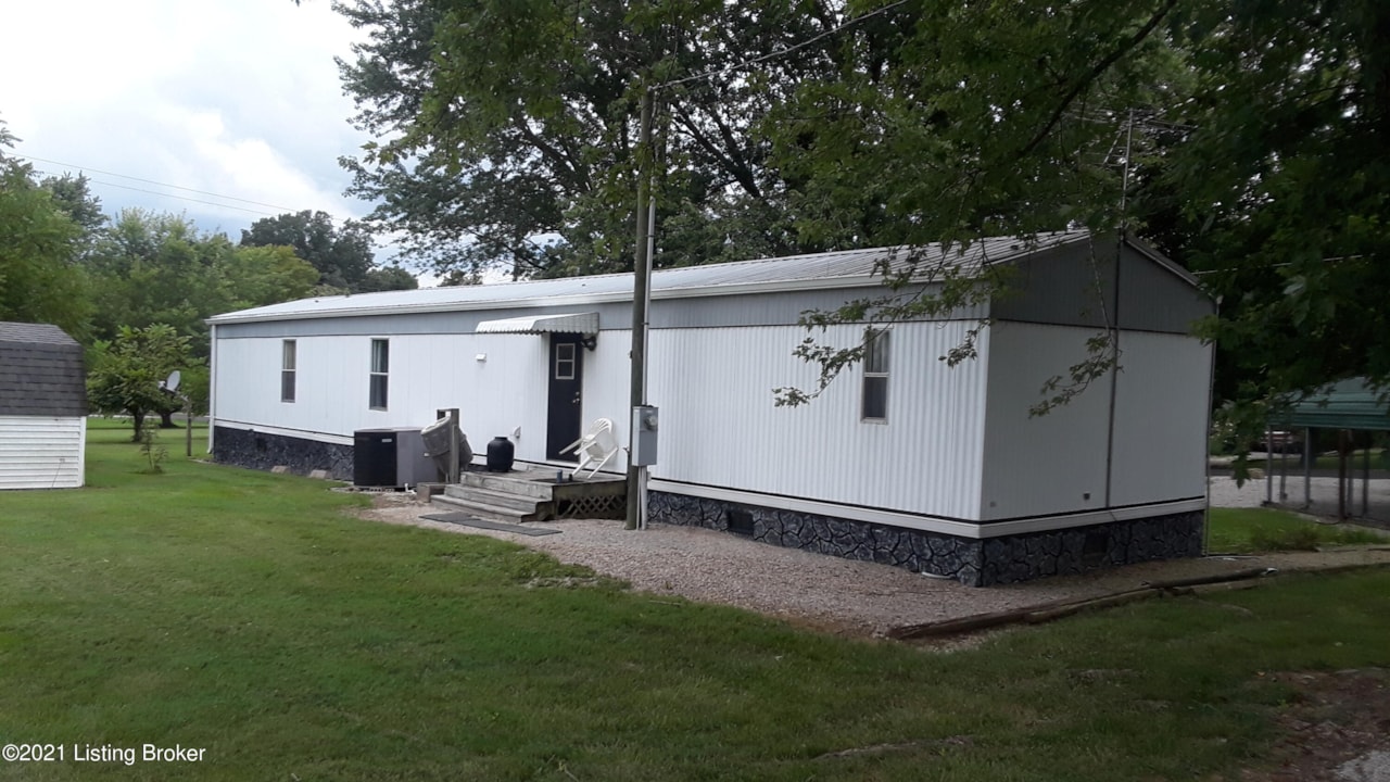 home for sale at 242 E Holiday Beach Loop Mcdaniels KY 40152 MLS 1594633