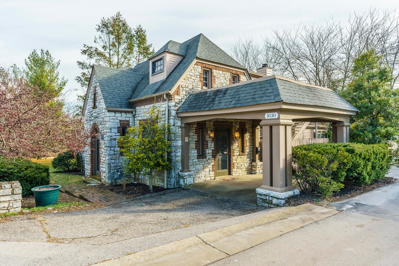 1830 Versailles Rd Lexington, KY 40504 MLS 20126797