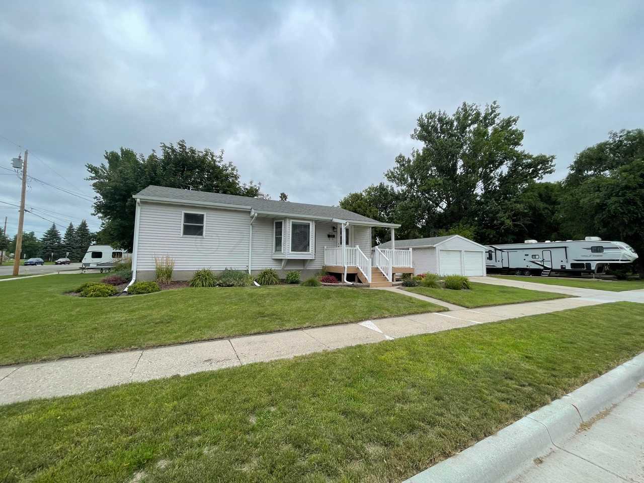 1402 7th Ave N Moorhead, MN 56560 MLS 223759