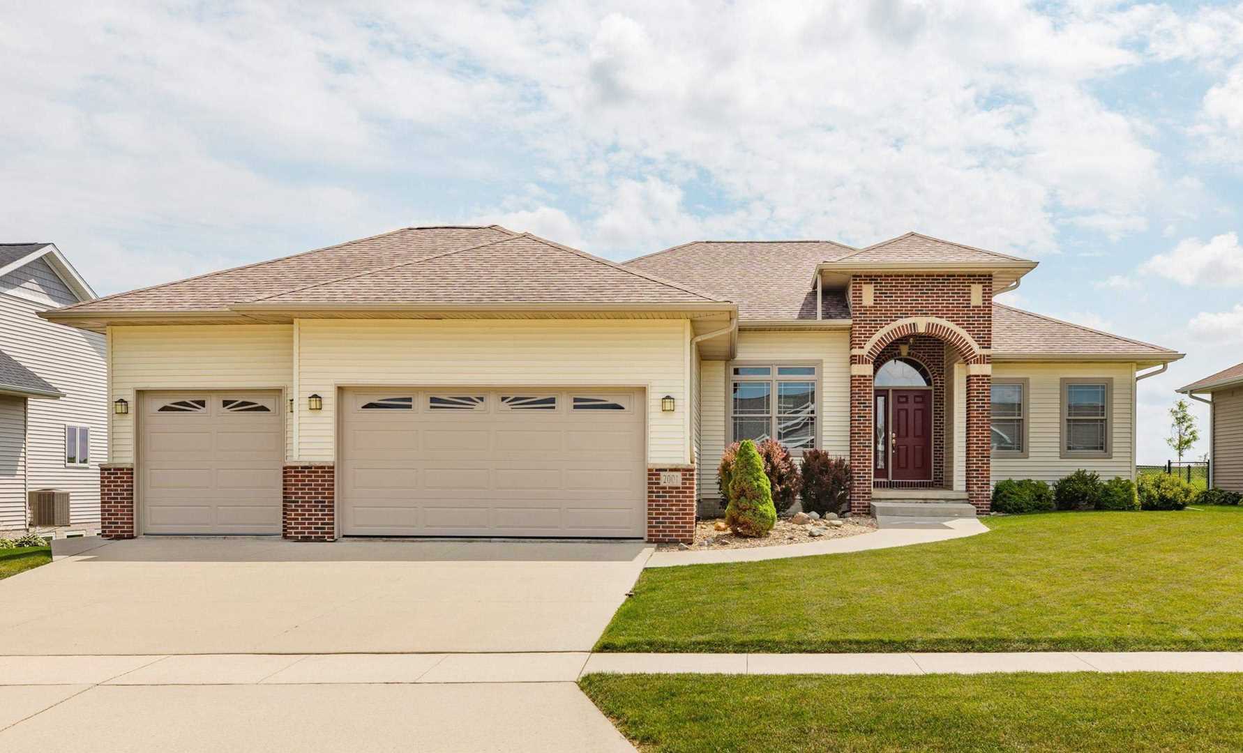 2001 Green Creek Rd Cedar Falls IA 50613 home for sale MLS20223496