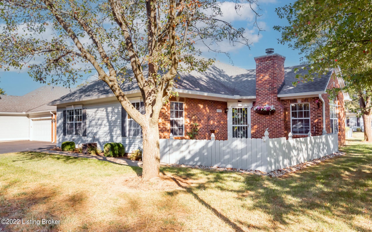 8004 Meadowgreen Pl 8004, Louisville, KY 40299 Greenhurst 235,000