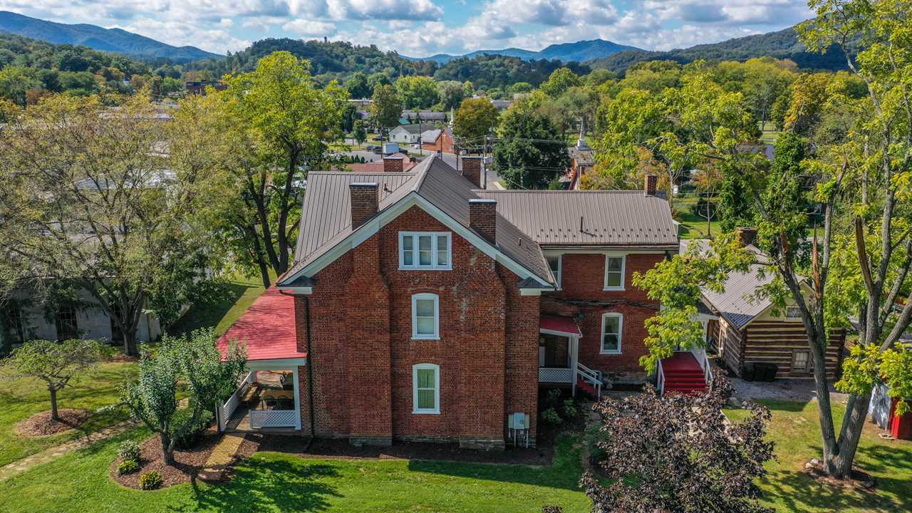 939 E Main St White Sulphur Springs, WV 24986 MLS 221435