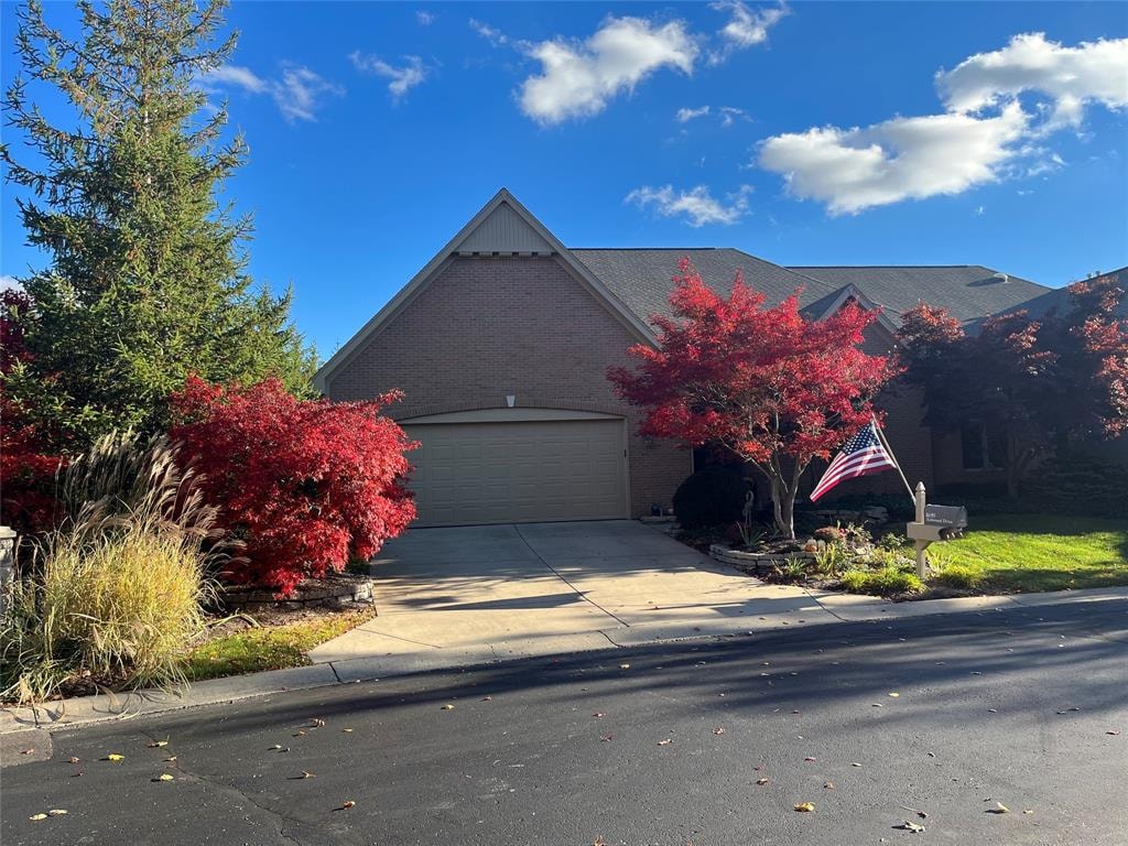 1695 Ashwood Dr, Greenwood, IN 46143 MLS 21889230