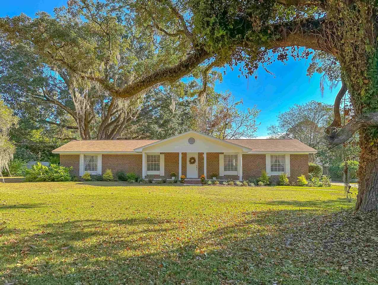 2055 Champagne Dr Tallahassee, FL 32308 in Lafayette Oaks