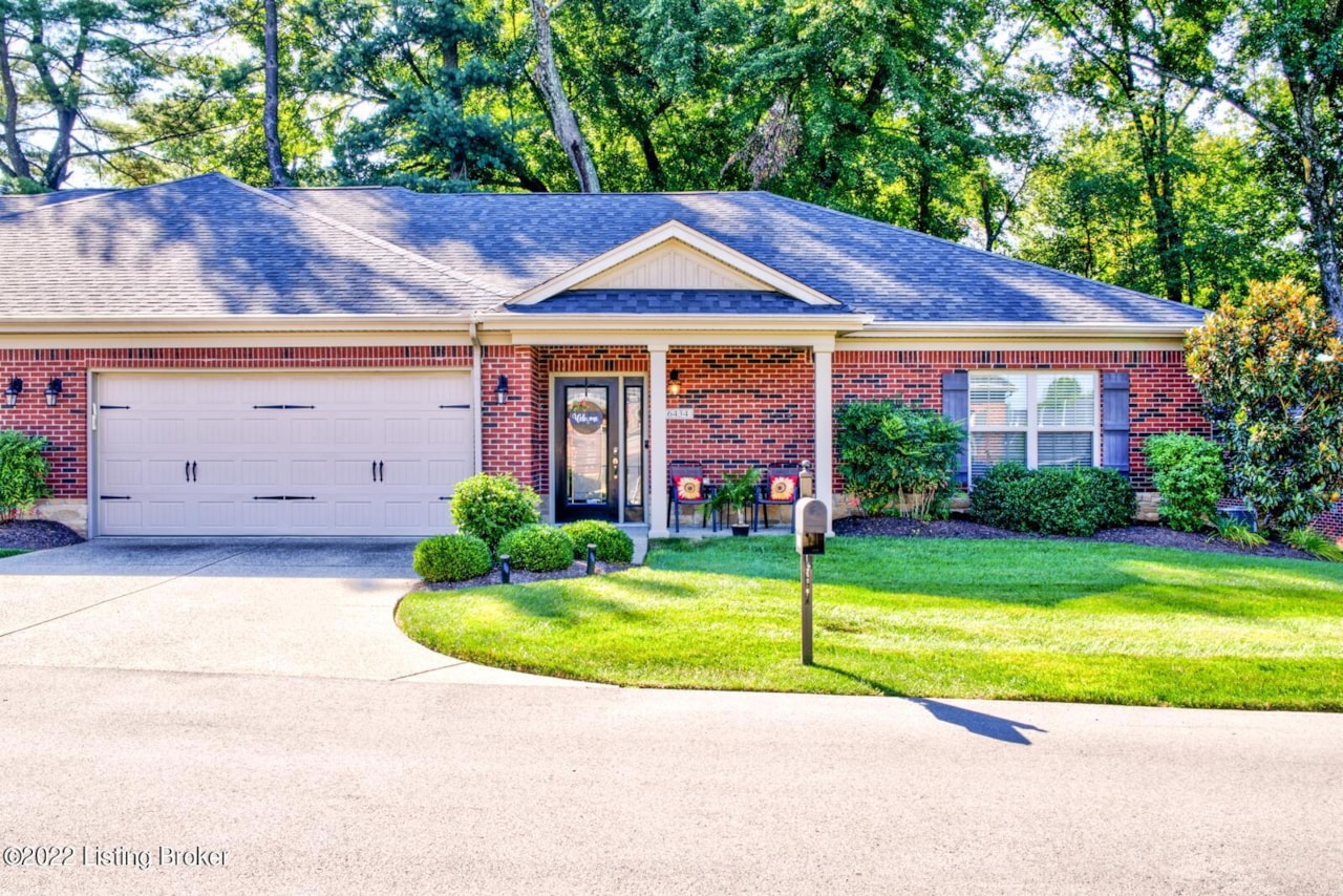 6434 Clover Trace Cir Louisville, KY 40216 MLS 1622742