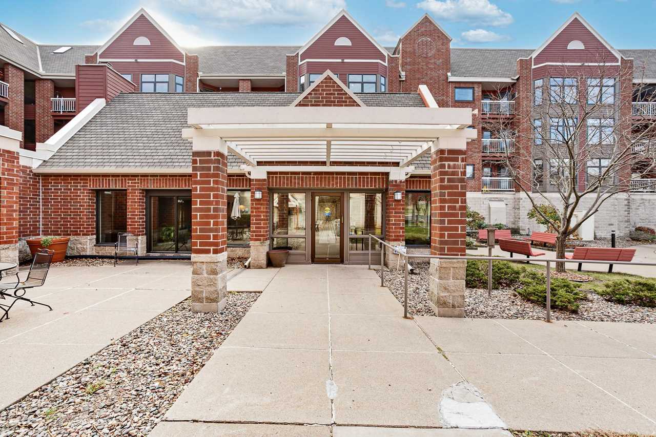 MLS 6307893 Ramsey County condo for sale Villa Park Roseville