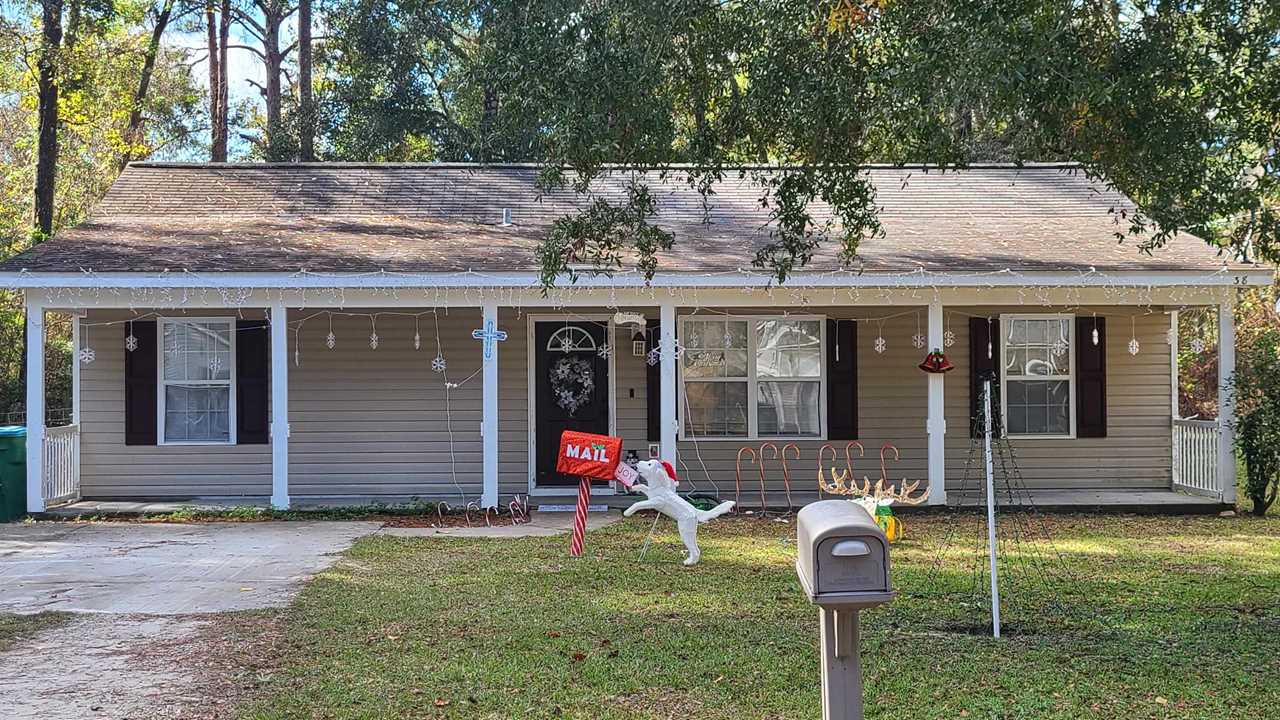38 Choctaw Rd Crawfordville, FL 32327 in Wakulla Gardens