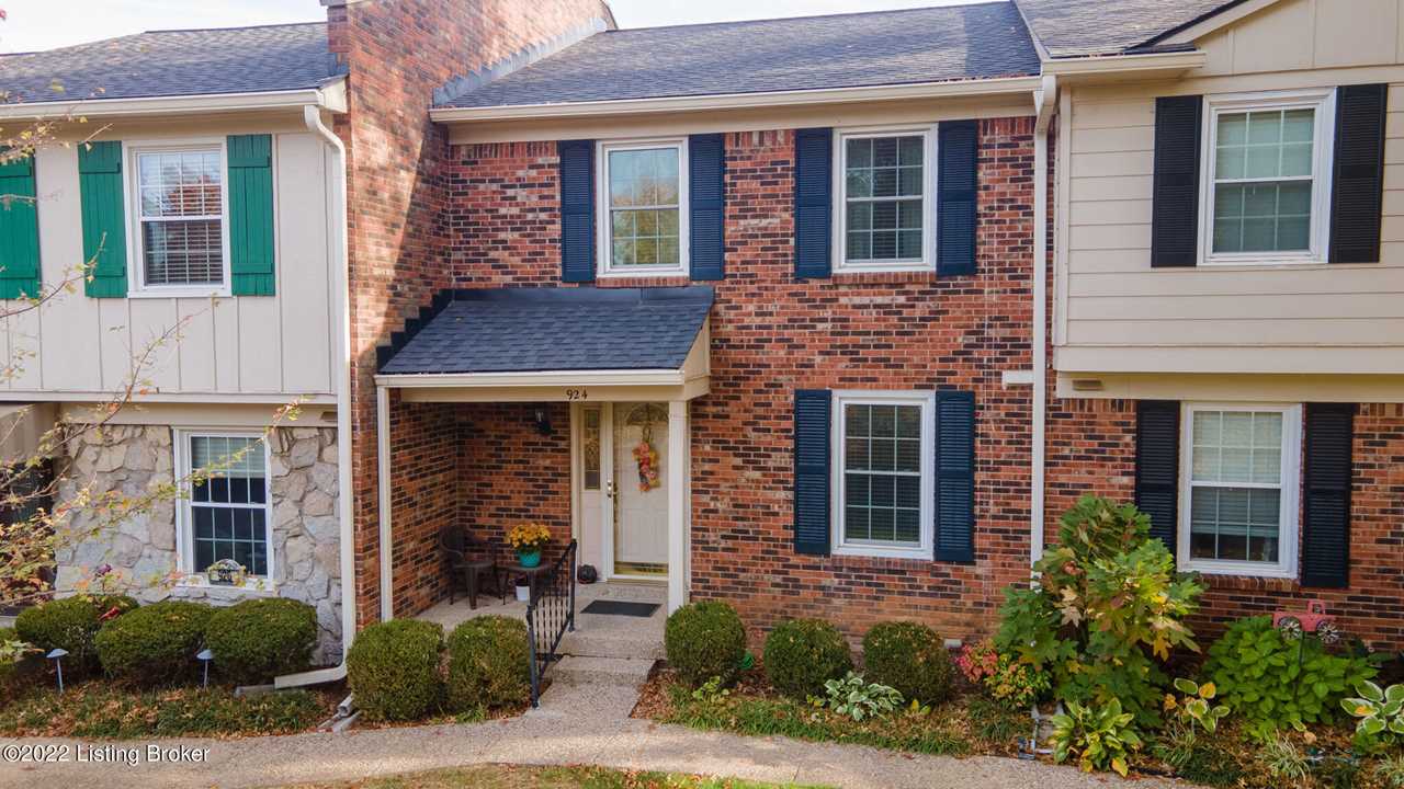 924 Burning Springs Cir Louisville KY 40222 MLS1627554