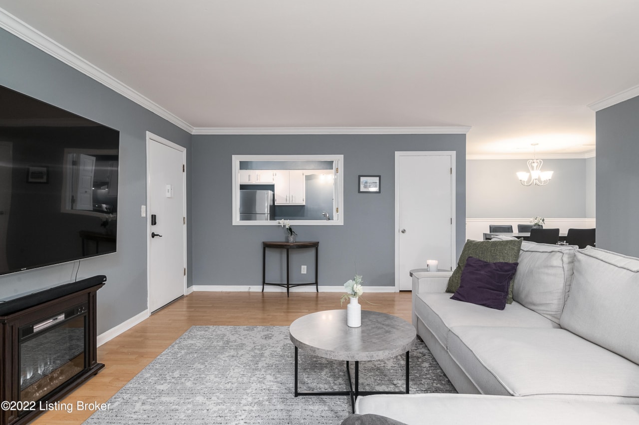 4701 Salisbury Square 104, Louisville, KY 40207 Stonehenge Condo