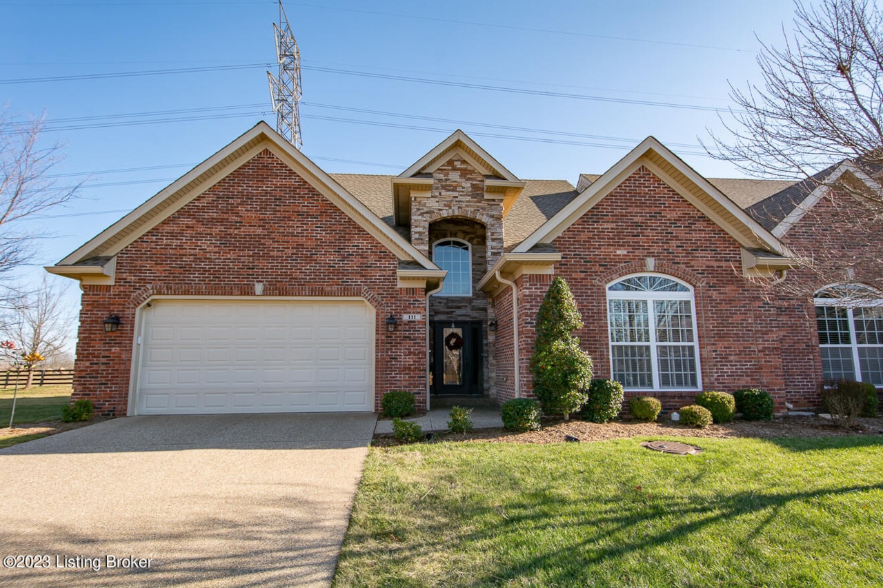 111 Whispering Pines Cir Louisville, KY 40245 MLS 1628189