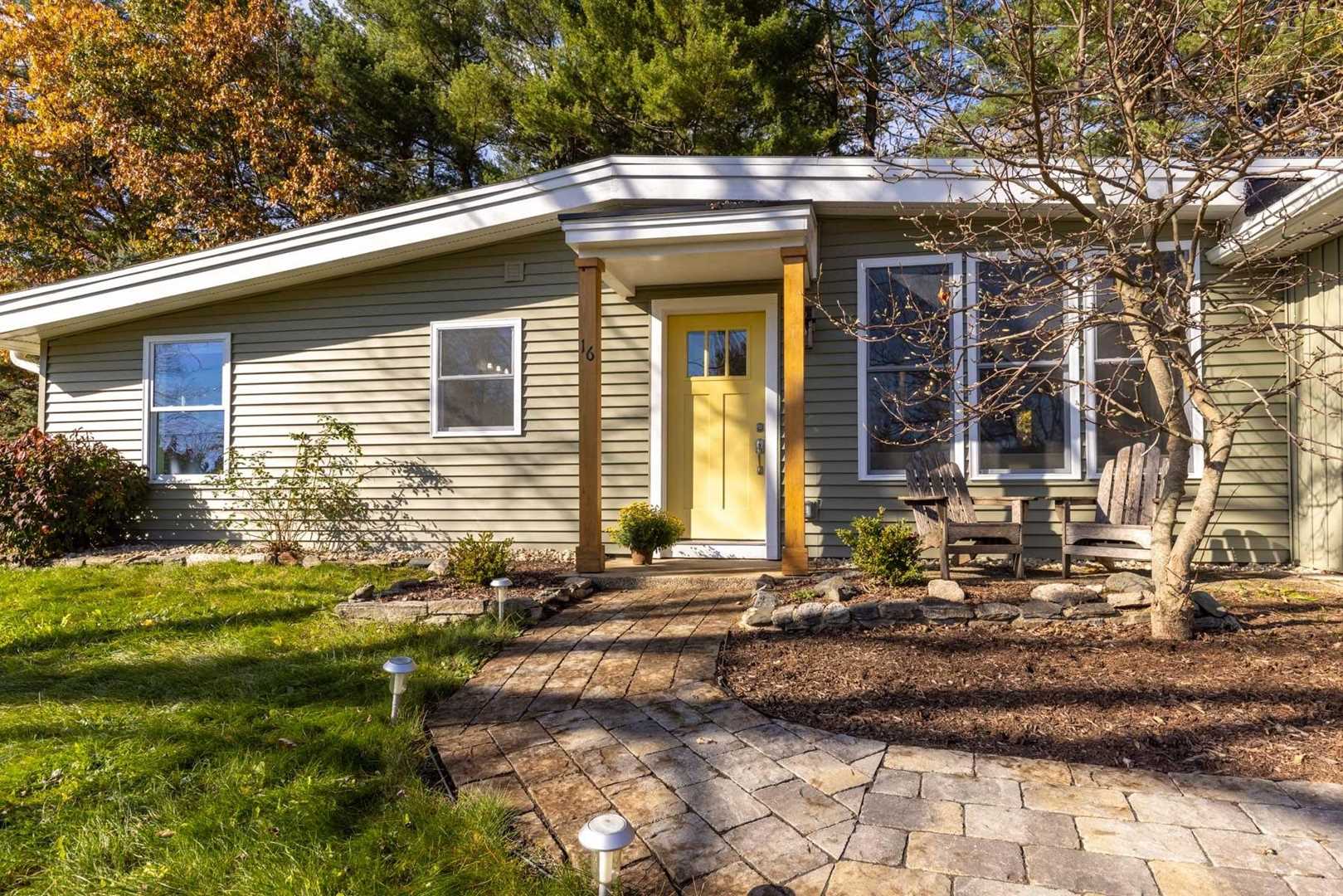 16 Shadow Dr Dover, NH 03820 MLS 4936564