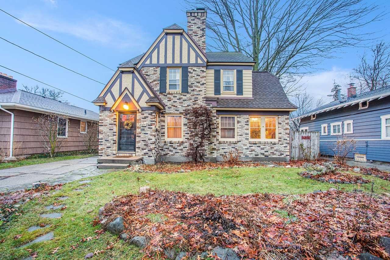 2524 Plainfield Ave NE Grand Rapids, MI 49505 MLS 23000489