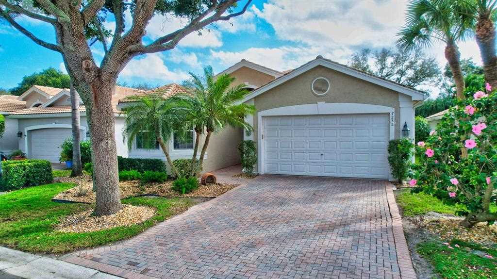 7232 Morocca Lake Drive Delray Beach, FL 33446 MLS R10862966