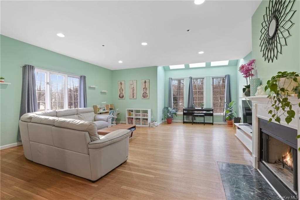 29 Springhurst Park Dobbs Ferry, NY 10522 735,000