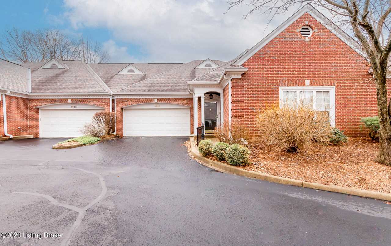 5925 Ashwood Bluff Dr Louisville KY 40207 MLS1631180