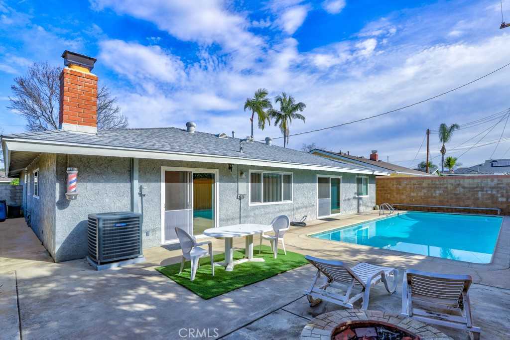 1024 E Tularosa Ave, Orange, CA 92866 MLS PW23031676 property for