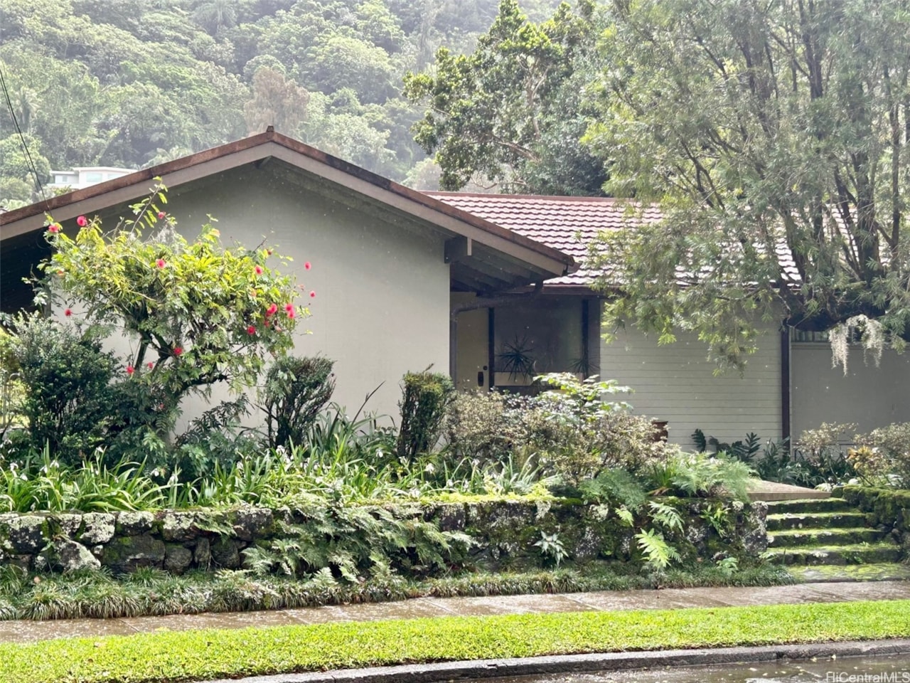 137 Dowsett Avenue Honolulu, HI Metro 96817 Juliet Realty