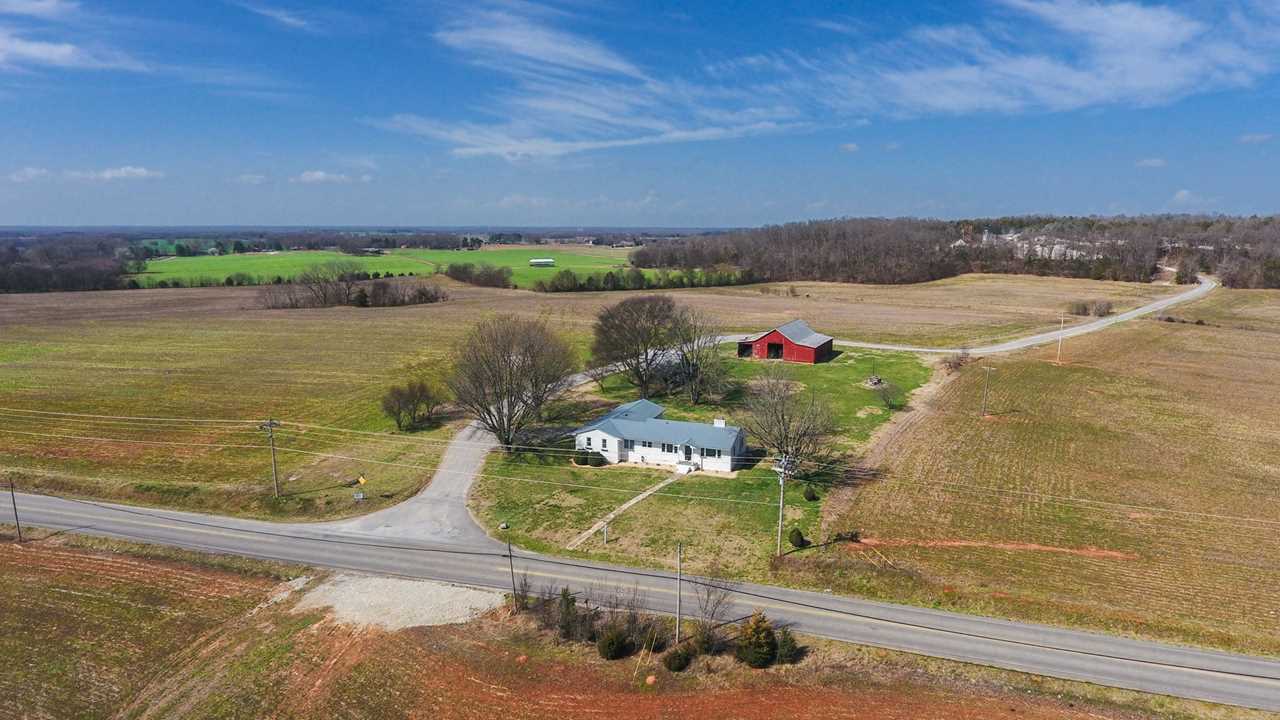 3845 Old Alto Hwy in Decherd, TN 37324