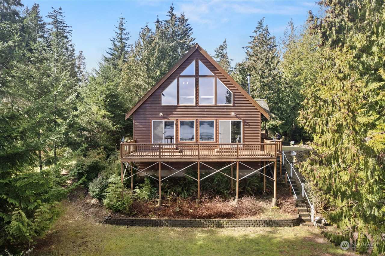 9560 Misery Point Rd NW Seabeck, WA 98380 MLS® 2040667