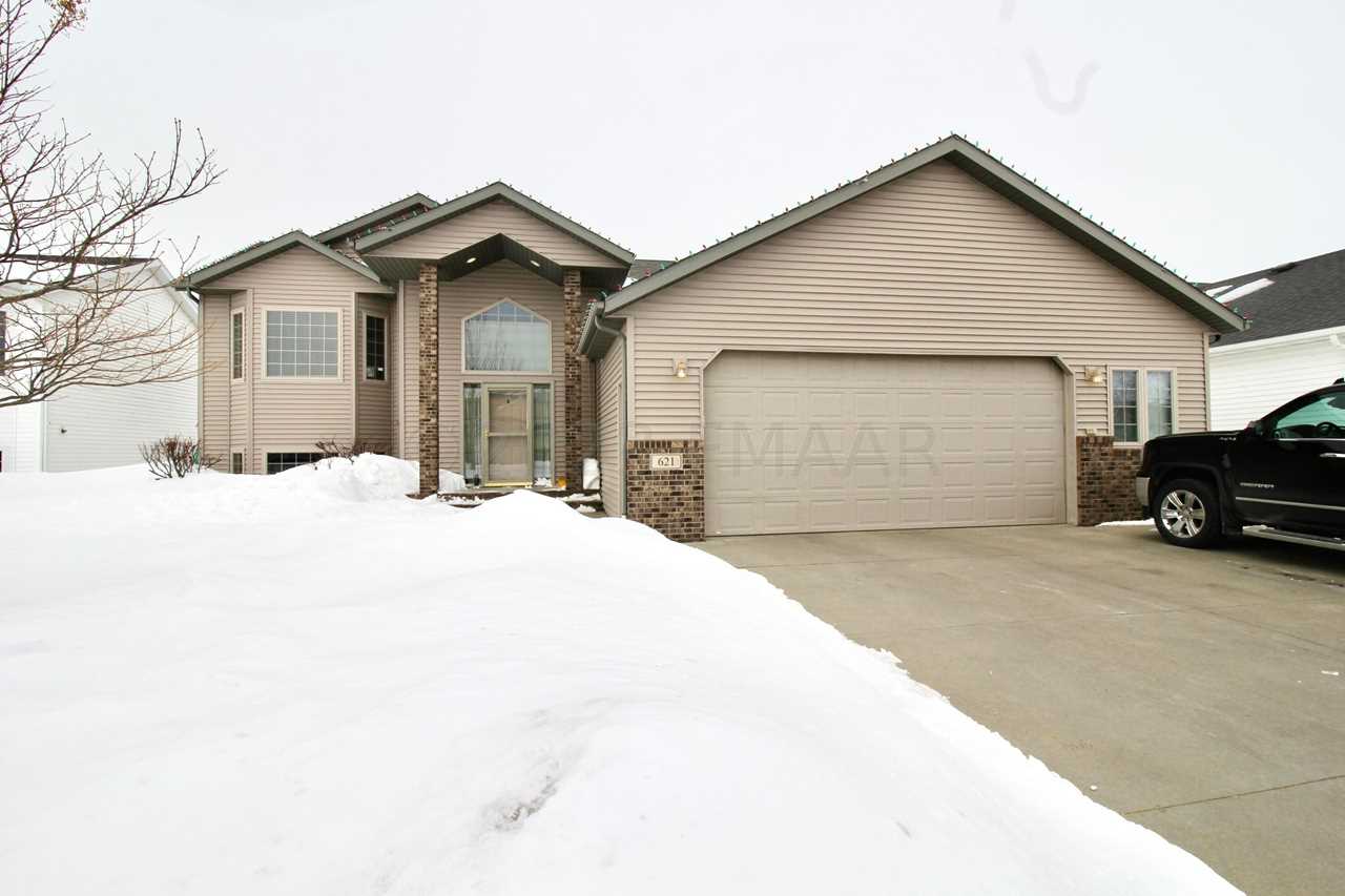 621 32nd St N Moorhead, MN 56560 MLS 23755