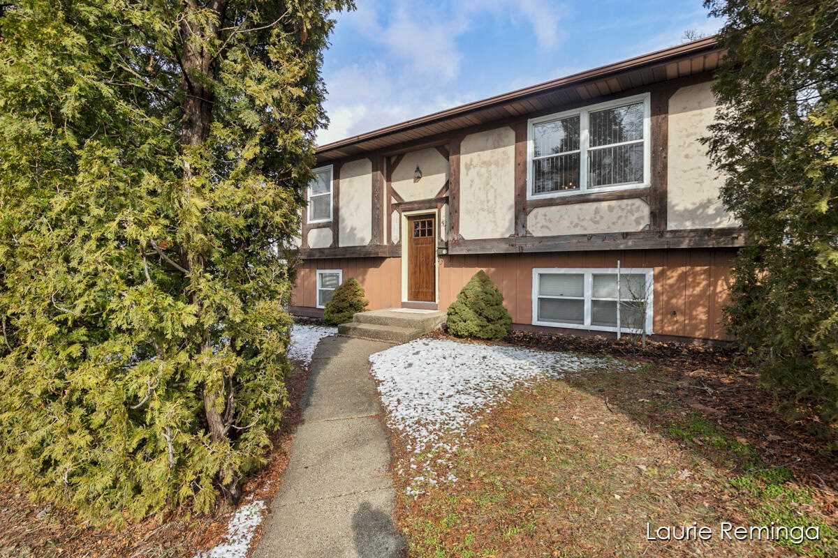 571 Harlan Ave NE Grand Rapids, MI 49503 MLS 23006733