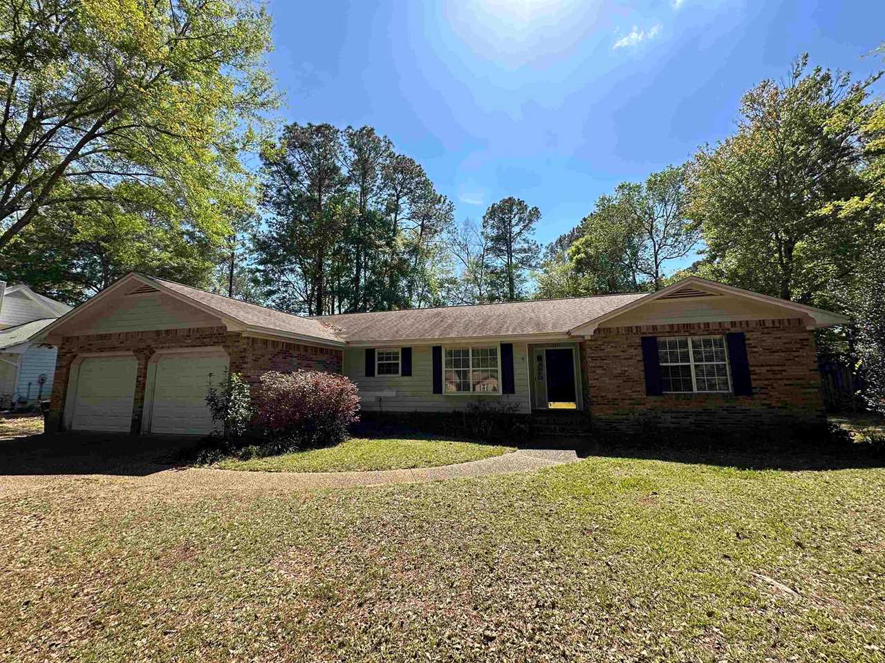 3235 N Shannon Lakes Dr Tallahassee, FL 32309 in Killearn Estates