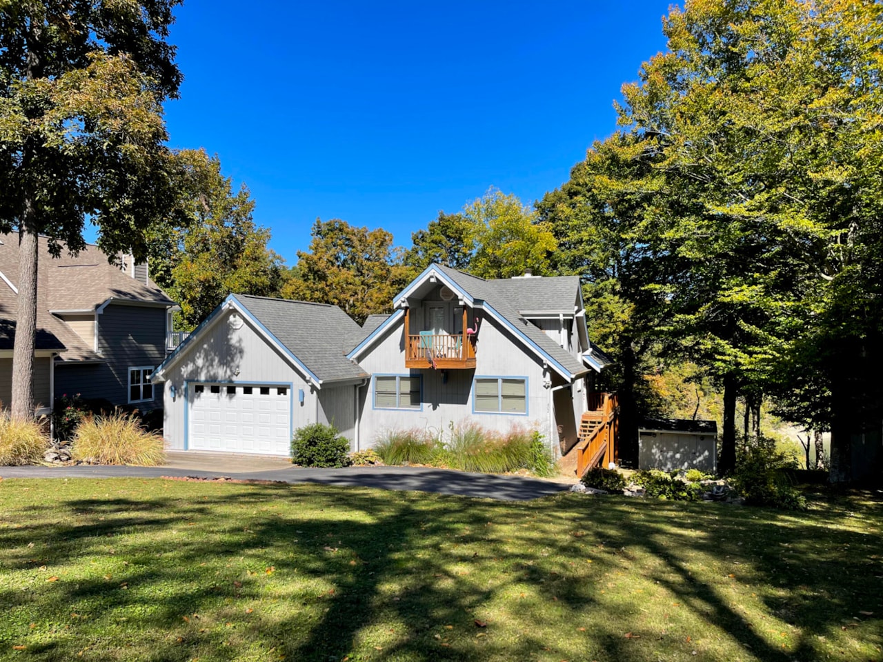 402 Lakeview Dr, Jamestown, KY 42629 MLS 23005414 345,000