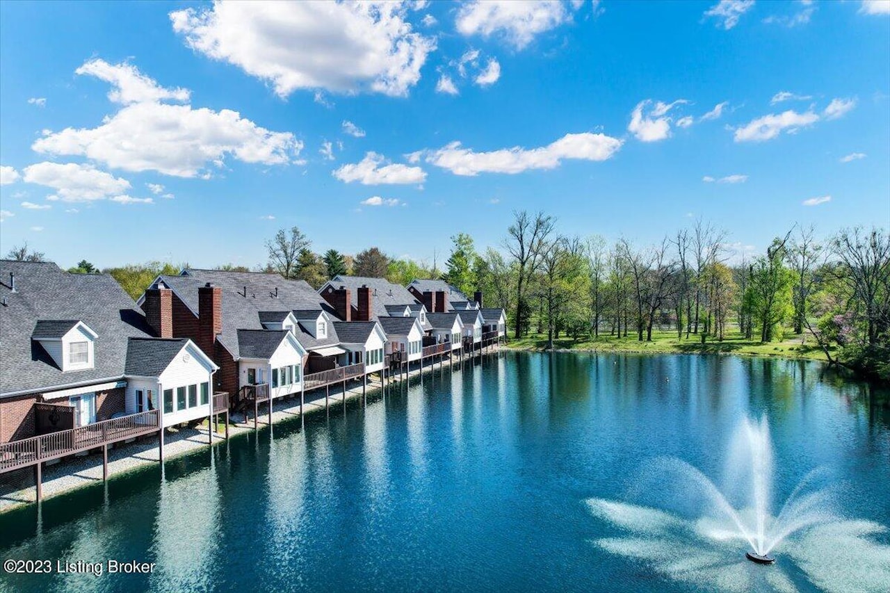 9026 Lyndon Lakes Pl Louisville, KY 40242 MLS 1634343