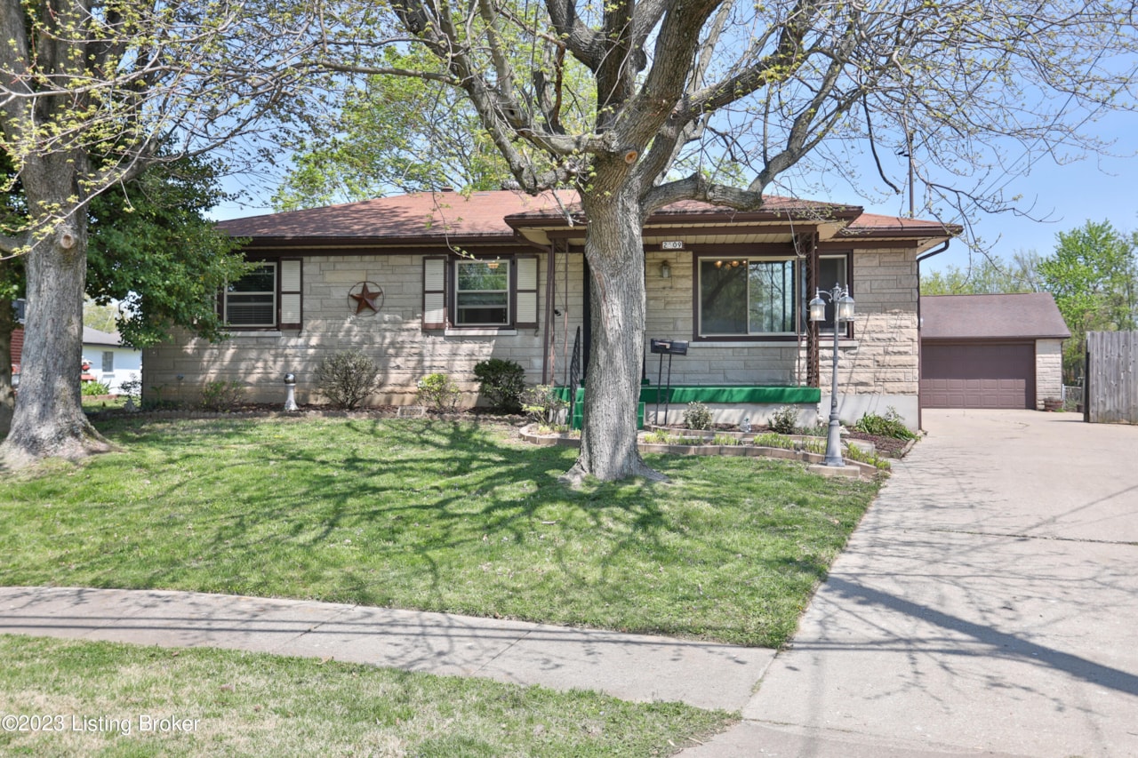 2509 Bagby Way Louisville KY 40216 home for sale MLS 1634476